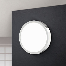 накладной потолочный LED-светильник с компактным круглым корпусом и хромированным ободом